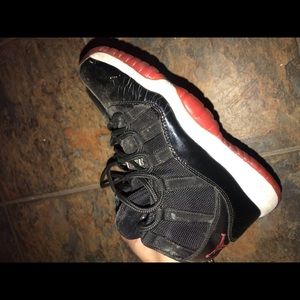 BRED 11’s SIZE 5 GRADESCHOOL SIZE 7 WOMEN BEATERS
